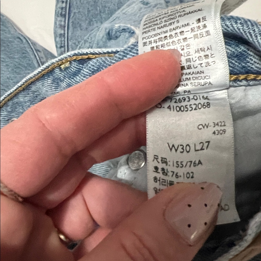 Levi’s Distressed Ribcage Straight Ankle Jeans - Picture 6 of 7